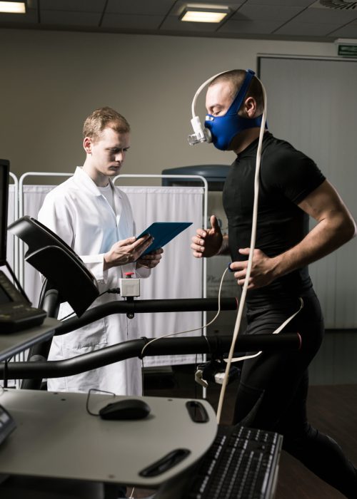 Doctor's office with the runner with mask on a tradmill